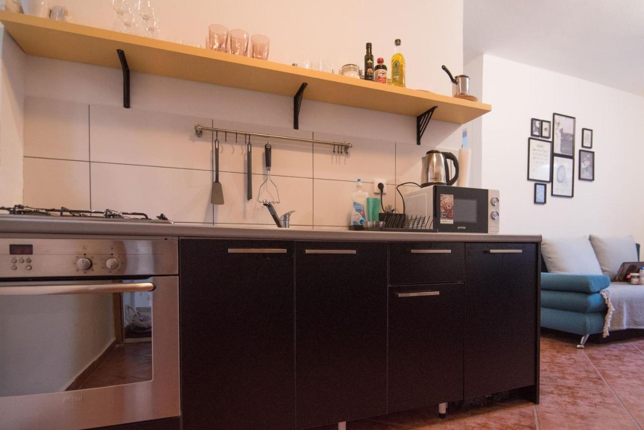 Stones I Apartman Sutivan