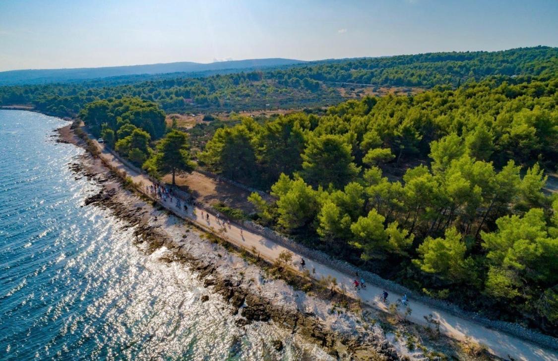 Stones I Apartman Sutivan